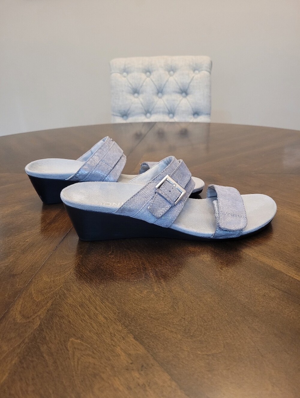 Vionic Comfort Slip-On silver/grey Wedge Sandal. Size 9
